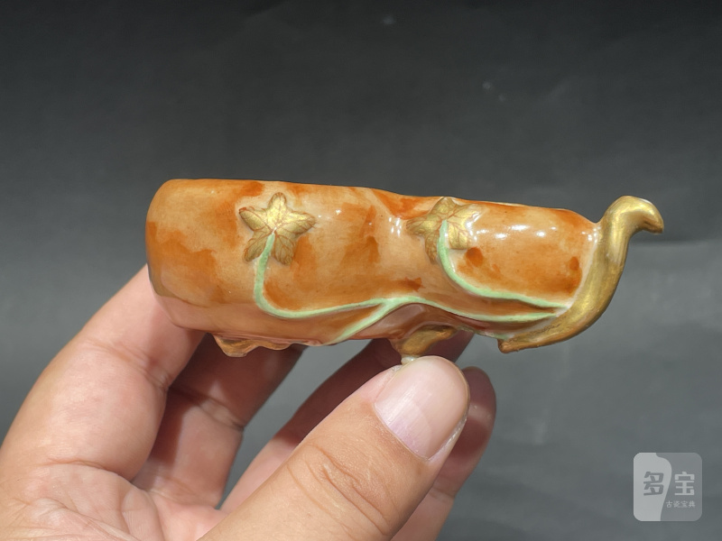 清乾隆 粉彩癞瓜葫芦形水洗（带原木座） - 图4